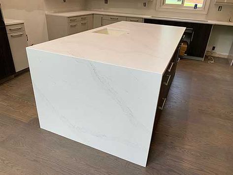 Eternal Calacatta Gold Silestone, Eternal Calacatta Gold Quartz, Silestone Calacatta Gold, Granite Installation, Quartz Bathroom, Quartz Kitchen Countertops, White Kitchen Remodeling, Calacatta Gold, Quartz Kitchen