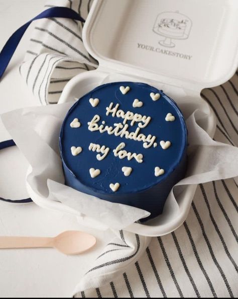 Simple Guy Cake Ideas, Birthday Cake Ideas For My Boyfriend, Birthday Cake Decorations Men, Mini Cakes For Boyfriend Birthday, Cute Bday Cakes For Boyfriend, Lunch Box Cake Ideas For Boyfriend, Small Cake For Boyfriend Birthday, Boyfriends Birthday Cake, Bd Cake For Boyfriend