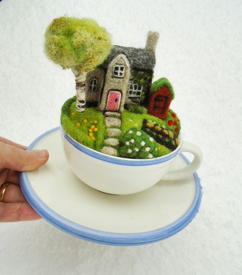 Summer in a coffee cup -  needle felted - SShaw Minatures Gardens, Felting Inspiration, Teacup Crafts, Felt House, Needle Felting Diy, Felted Wool Crafts, Felt Fairy, Needle Felting Projects, Wool Projects