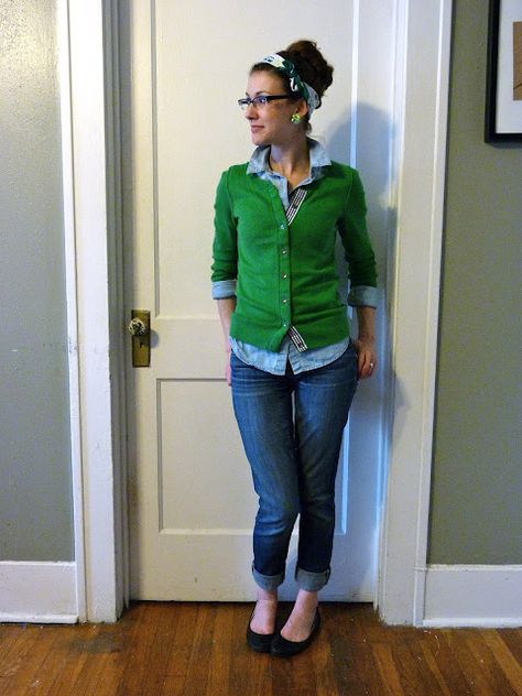 Library Outfits, Green Cardigan Outfit, Teacher Wear, Winter Palette, 60's Style, Cardigan Outfit, Moda Outfit, Clothing Haul, Green Cardigan