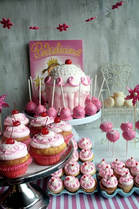 Now this looks like our kind of party! Hello beautiful sugary sweet pink treats ;) Pinkalicious Cupcakes, Pinkalicious Birthday Party, La Kitchen, Pinkalicious Party, Layered Cakes, Buffet Ideas, Party Sweets, Dessert Tables, Pretty Birthday Cakes