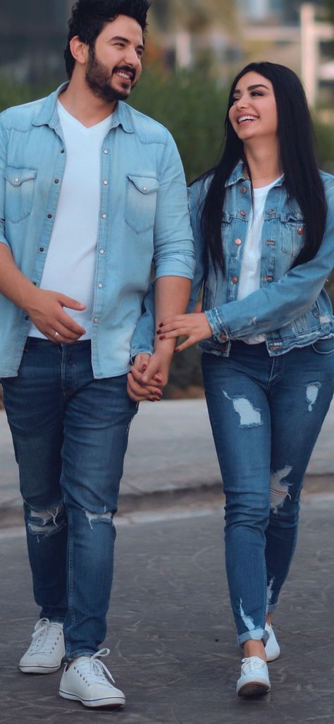 Cute Couple Poses For Pictures Instagram, Stylish Photo Pose For Couple, Couple Casual Poses, Poses For Couples Casual, Couple Poses For Pictures Casual, Couple Photo Poses Casual, Cute Couple Poses Aesthetic, Pre Wedding Shoot Outfit Ideas, Pre Wedding Outfit Ideas