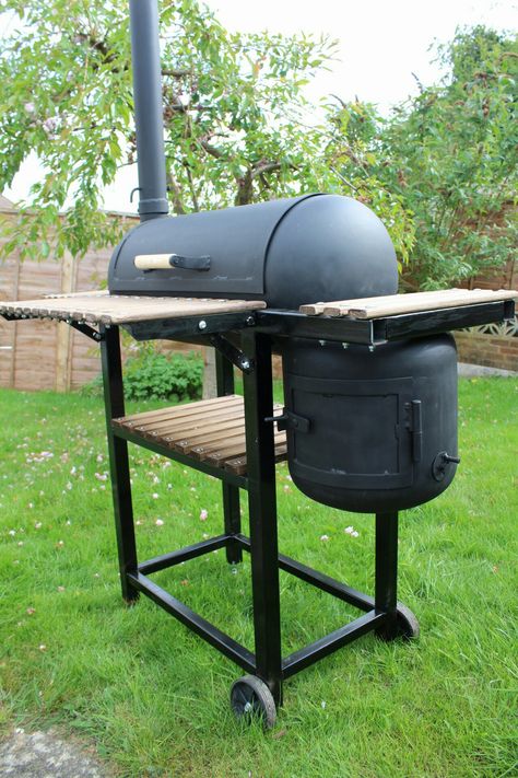 Gas bottle barbecue Gas Bottle Smoker, Gas Bottle Bbq, Custom Bbq Smokers, Smoker Designs, Bbq Pit Smoker, Diy Smoker, Custom Bbq Pits, Pizza Oven Outdoor Kitchen, Bbq Grill Smoker