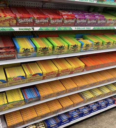 21 Photos That'll Give You A Strange Sense Of Inner Peace Candy Aisle, Satisfying Photos, Pastel Backpack, Rainbow Bath Bomb, Relaxing Photos, Satisfying Pictures, Old Commercials, Movie Snacks, Moon Photos