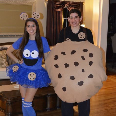 Cookie Monster and Cookie couples costume Cookie Monster Couple Costume Diy, Couples Costumes Cookie Monster, Best Original Halloween Costumes, Cookie Monster Adult Costume, Cookie And Milk Costumes, Monster Outfit Ideas, Cookie Monster And Cookie Costume, Cookie Monster Family Costume, Cookie And Cookie Monster Costume Couple