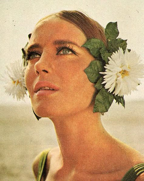 Plant Lady Costume, 1964 Fashion, Flower Costume, Scandinavian Furniture Design, Flower Headdress, Ladies Home Journal, Vogue Magazine Covers, Home Journal, 60s Mod