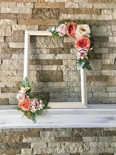 18+ Selfie Photo Booth Frame Ideas and Tutorials for Fun | Guide Patterns Cadre Photo Booth, Diy Babyshower, Graduation Party Photo Booth, Photo Prop Frame, Outdoor Bridal Showers, Bridal Shower Decorations Diy, Baby Shower Photo Booth, Frame Props, Rustic Style Wedding