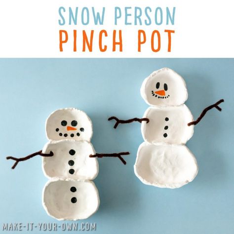 Easy Snowman Pinch Pots - Christmas Gifts for Kids to Make - gorgeous Winter Craft for Kids too. We love Air Drying Clay #Snowman #winter #christmas #clay Gifts For Kids To Make, Clay Snowman, Clay Pinch Pots, Clay Projects For Kids, Easy Winter Crafts, Diy Schneemann, Air Drying Clay, Snowman Crafts Diy, Red Ted Art