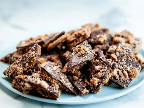 Pioneer Woman Cowboy Chocolate Bark, Potato Chip Bark, Cookie Bark Recipes, Tates Cookies, Food Network Recipes Pioneer Woman, Crispy Cookies, Pioneer Woman Recipes, Football Party Food, Bark Recipe