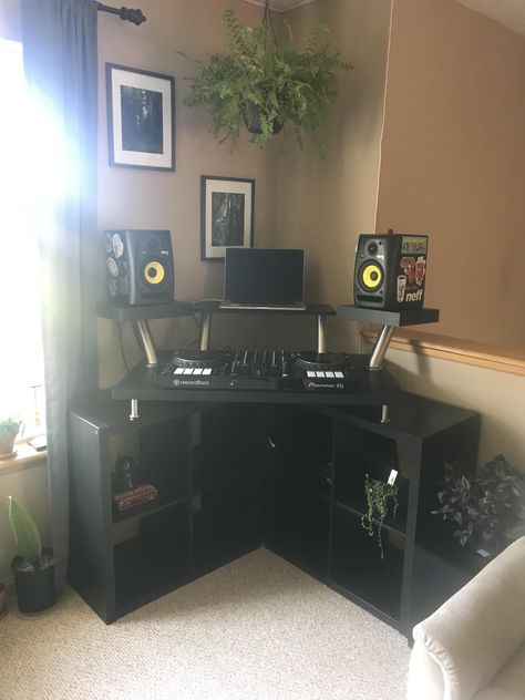 Dj Setup Ideas Home, Dj Studio Room Ideas, Speakers Stands, Dj Studio, Dj Stand, Dj Table, Home Recording Studio Setup, Dj Room, Home Music Rooms