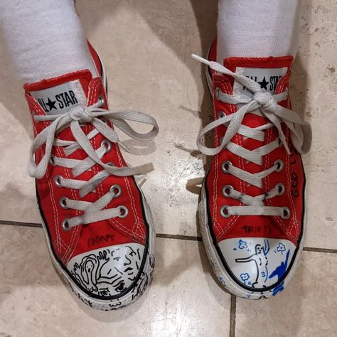 Robin Buckley Shoes, Robin Buckley Aesthetic, Stranger Things Tv Series, Converse Design, Robin Buckley, Joyce Byers, Robin Dc, Story Aesthetic, Stranger Things 3