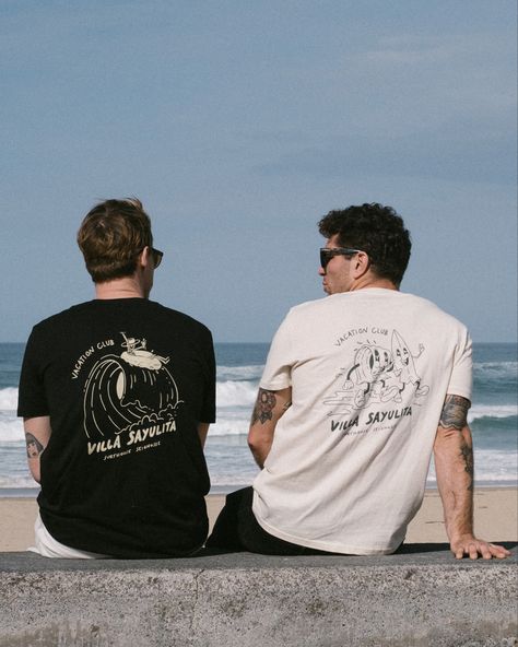 Mens Surf Aesthetic, Graphic Tees Photoshoot, Surf Vibes Aesthetic, Surf Merch, Surf Illustration, Beach Tees, Surf Style Men, Surf Boy, Surf Style Clothes