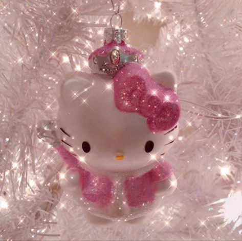 Christmas Aesthetic Hello Kitty, Hello Kitty Snowman, Girly Christmas Aesthetic, Hello Kitty Christmas Tree, Christmas Dreaming, Charmmy Kitty, Pink Xmas, Kawaii Christmas, Pink Christmas Decorations