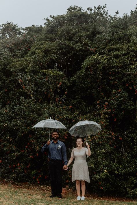 Photoshoot In The Rain, Couple In The Rain, Umbrella Photoshoot, Rain Photoshoot, Rain On Wedding Day, Rainy Engagement Photos, Rainy Photos, Photoshoot Couple, Rain Photo