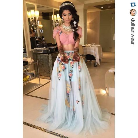 “Doesn't the bride look beautiful? I love her Princess Jasmine inspired outfit ❤️❤️❤️ #Repost @dulhanwear with @repostapp. ・・・ Princess Jasmine…” Princess Jasmine Hair, Disney Jasmine Costume, Jasmine Cosplay, Princess Jasmine Cosplay, Princess Jasmine Costume, Saree Bollywood, Indian Look, Big Fat Indian Wedding, Asian Bridal