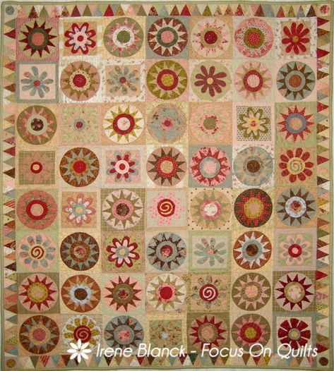 Floral Beauty - Irene Blanck | Irene Blanck | Atelier de Quiltmuis Irene Blanck, Circle Quilt Patterns, Beauty Patterns, Quilt Modernen, Circle Quilts, Quilting Room, Traditional Quilts, Antique Quilts, Mini Quilts