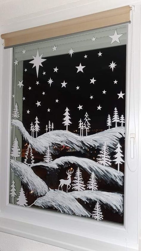 White Christmas Window Painting, Advent Window Ideas, Paint Pen Christmas Window, Winter Window Painting Ideas, All White Christmas Window Painting, Chrismas Window Drawings, Snow Art Window, Christmas Chalkboard Art, Painted Window Art