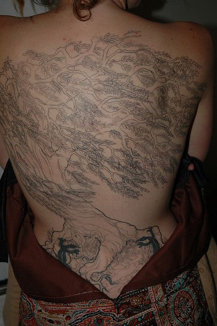 Weeping Willow Tattoo, Yggdrasil Tattoo, Tree Tattoo Back, Tattoo Son, Willow Tree Tattoos, African Tattoo, Cute Tats, Red Ink Tattoos, Weird Tattoos