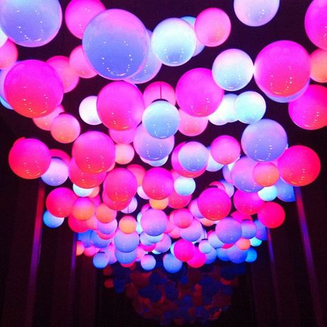 floating #neon #balloons on the ceiling from last night :) | Flickr - Photo Sharing! Neon Balloons, Neon Scarf, Neon Birthday Party, Neon Birthday, Blacklight Party, Glow Birthday, Party House, Glow Party, Neon Party