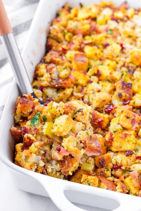 Easy Cornbread Stuffing! Cornbread stuffing is a favorite side dish for the holidays. This one is made with homemade cornbread, Italian bread, apples, bacon, and lots of other veggies. This cornbread stuffing comes out perfect! #cookingformysoul Easy Cornbread Stuffing, Best Cornbread Stuffing, Best Cornbread Stuffing Recipe, Stuffing With Bacon, Stuffing Cornbread, Dinner Recipes For A Crowd, Corn Bread Stuffing, Thanksgiving Salads, Easy Stuffing Recipe