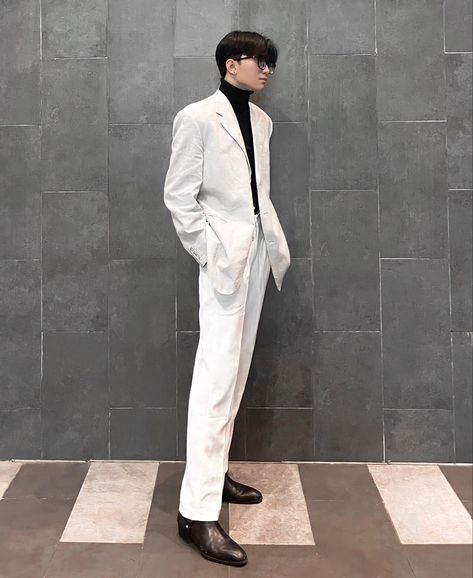 White Suit Male, Formal Outfit For Teens, White Suit Outfit, Korean Formal Outfit, Korean Men Suit, Date Night Outfit Romantic, Korean Suit, Korean Wedding Dress, Kpop Fashion Men