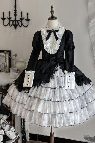 Egl Fashion Gothic, Harajuku Goth, Op Dress, Classic Lolita, Old Fashion Dresses, Clothing Design Sketches, Outfits Dress, Fantasy Dress, Fashion Design Clothes