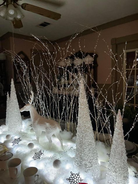 Winter Wonderland Party Table Decor, Winter Wonderland Decorations Wedding, Winter Wonderland Banquet Decor, Let It Snow Christmas Party, Winter Theme Dinner Party, Frosty Christmas Decor, Snowball Centerpieces, Winter Wonderland Decorations Outdoor, Winter Wonderland Christmas Party Theme