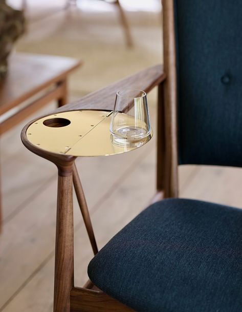 Whisky Chair by Finn Juhl via House of Finn Juhl 3d Tipografi, Handmade Bra, Tv Stand Designs, Scandinavian Dining, Finn Juhl, Technology Gifts, Shelving Design, Whisky Glass, Nordic Living