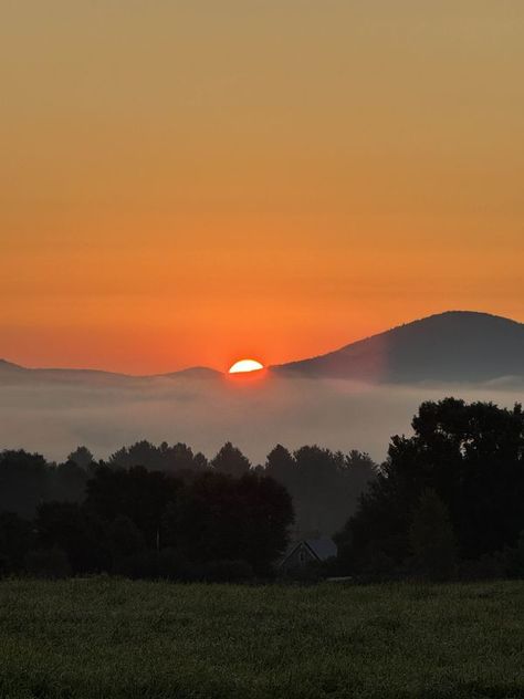 Vermont Skies | Sunup this morning, East Montpelier. | Facebook Montpelier Vermont, Vermont, This Morning, Art Inspo, Travel, Art