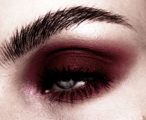 Dark Red Eyeshadow Aesthetic, Wine Red Eyeshadow, Burgundy Goth Makeup, Gothic Valentines Aesthetic, Dark Valentines Outfit, Dark Valentine Makeup, Red Wine Eye Makeup, Vampire Aesthetic Makeup, Wine Eye Makeup