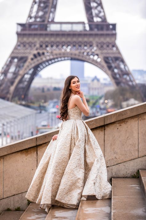 An Eiffel Tower Moment with Morning Lavender Tower Moment, Trocadero Paris, Eiffel Tower Wedding, Tower Photography, Hair Curled, Paris Photo Ideas, Prom Picture Poses, France Luxury, Prom Photoshoot