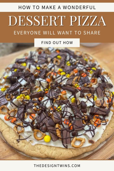 Candy Pizza Cookie, Sweet Pizza Desserts, Sugar Cookie Pizza Recipe, Recipes With Sugar Cookie Dough, Candy Pizza Recipe, Cookie Crust Dessert, Desert Pizza, Dessert Pizza Recipe, Cookie Pizza Recipe