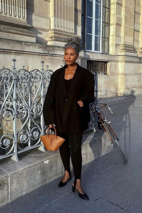 Salt & Pepper on top🧂👩🏽‍🦳 Golden on the bottom🤎 ahaha!!!!#goldenhour #goldenhourlightBlazer @thefrankieshopLeggings @aninebingofficialShoes @chanelofficialBag @paris64world Light Blazer, Baddie Vibes, Love And Lust, Style Inspiration Summer, Top Beauty Products, Silver Hair, Mode Fashion, Travel Around The World, Salt Pepper