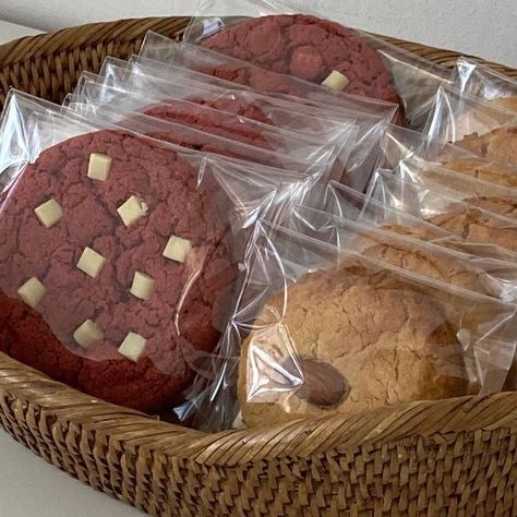 Bake Sale Packaging, Baking Packaging, Dessert Packaging, Snack Gift, Baking Business, Cookie Packaging, Cellophane Bags, Food Obsession, Cafe Food