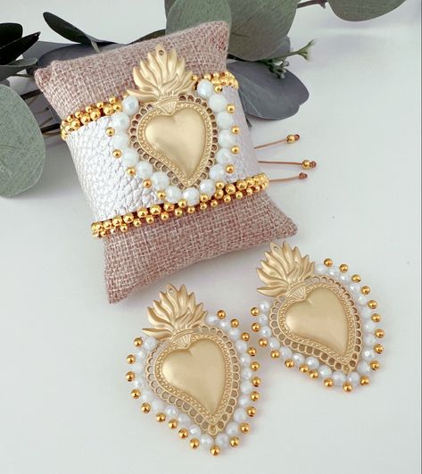 #best #seller #bestseller #handmade #handmadejewelry #handcrafted #sacred #heart #beacelet #earrings #aretes #corazon #pulsera #joyeriademoda 🤍🤍🤍🤍🤍 Mexican Modern Decor, Sacred Jewelry, Tambour Beading, Jewelry Accessories Ideas, Crochet Bracelet, Embroidery Jewelry, Seed Bead Bracelets, Gorgeous Jewelry, Sacred Heart