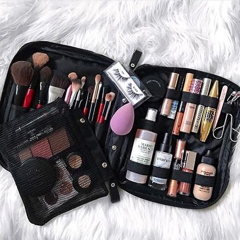 Black Beauty Rep's Amazon Page Makeup Palette Organization, Make Up Kits, Bentuk Alis, Alat Makeup, Makeup Organizers, Organizer Makeup, Beauty Make-up, Makeup Brush Cleaner, Makeup Guide