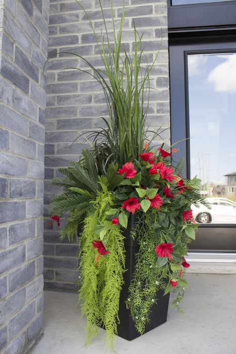 Outdoor Plants Arrangements, Pot Plants Outdoor Patio Front Porches, Artificial Garden Plants, Artificial Plant Arrangements, Artificial Plants Decor, Porch Plants, Patio Flowers, Porch Flowers, Container Garden Design