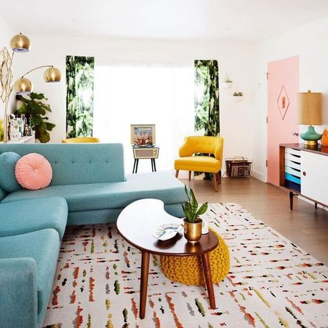 a colorful living room with pink, yellow, blue, green and lots of prints and textures plus metallic touches Modern Mid Century Living Room, Chic Interior Design, Mid Century Living, Mid Century Living Room, Mid Century Modern Living, Mid Century Modern Living Room, Colourful Living Room, Style Deco, Mid Century Decor