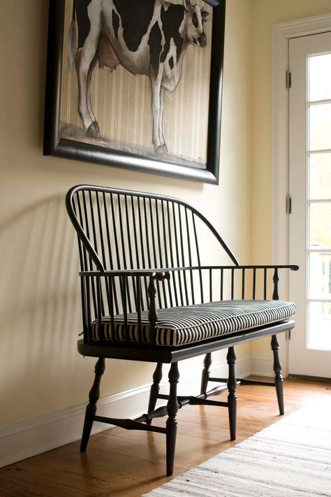 Windsor Bench, Windsor Chairs, Colonial Farmhouse, Farmhouse Bench, Colonial Furniture, Colonial Decor, Windsor Chair, Primitive Decorating Country, Colonial House