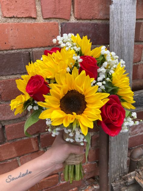 Roses And Sunflowers Wedding Decorations, Sunflower And Rose Wedding, Hoco Bouquet, Red Roses And Sunflowers, Red Flower Arrangements, Sunflower Wedding Decorations, Ideas Bodas, Sunflowers And Roses, Tulip Wedding