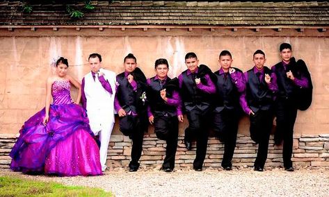 CUANTOS CHAMBELANES PUEDEN PARTICIPAR Quinceanera Chambelanes, Chambelan Outfits, Quinceanera Court, Quinceañera Photoshoot Ideas, 15th Birthday Party Ideas, Quinceanera Photoshoot, Quinceanera Cakes, Quinceanera Photography, Masquerade Party