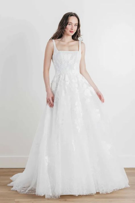 Wtoo by Watters | Bridal Boutique Lewisville - Tasha | Bridal Boutique Lewisville Designer Wedding Gowns, White Gowns, Curvy Dress, Perfect Wedding Dress, Bridal Shop, Bridal Designs, Bridal Boutique, Designer Wedding Dresses, Dream Dress