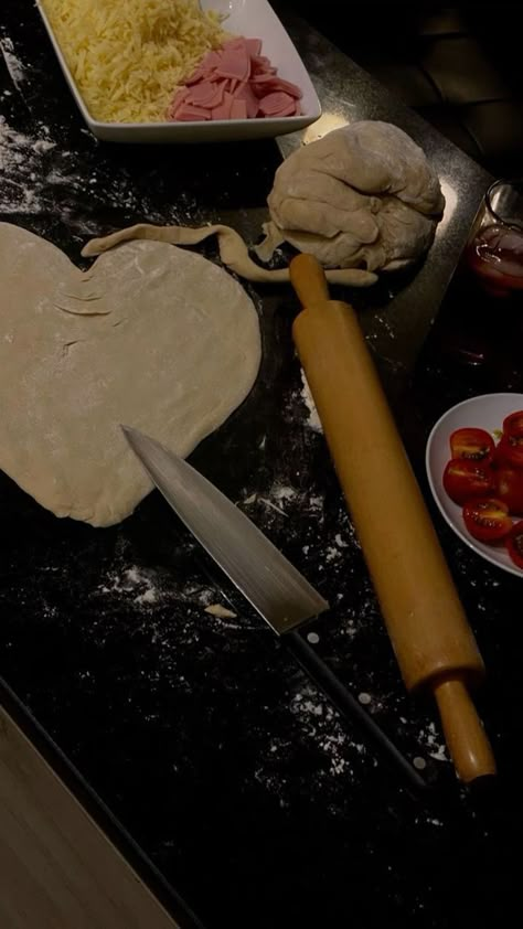 Cooking At Home Aesthetic Night, Cooking Pizza Aesthetic, Pizza Homemade Snapchat, Making Pizza At Home Aesthetic, Home Made Pizza Aesthetic, Pizza At Home Aesthetic, Pizza At Home Snapchat, Baking At Home Aesthetic, Home Dinner Snap