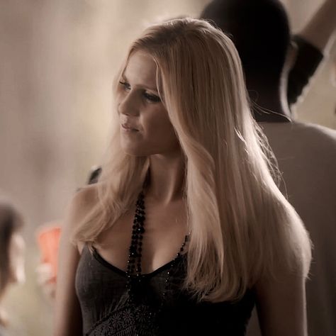 Rebekah Mikaelson Smile, Claire Holt Icons, Claire Holt The Originals, Tvdu Characters, Rebekah Mikaelson, Claire Holt, Phoebe Tonkin, Caroline Forbes, Vampire Diaries The Originals