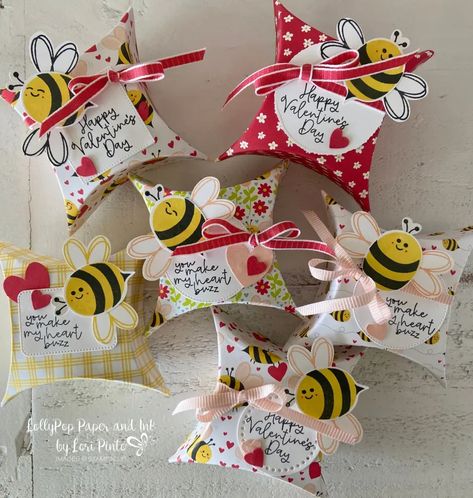 Homemade Card Designs, Pillow Treats, Bee My Valentine, Valentine Paper Crafts, Bee Mine Valentine, Valentines Pillows, Valentines Gift Box, Mini Cat, Pillow Boxes