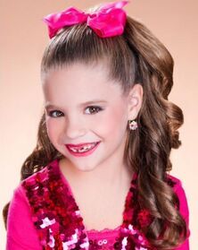 Dance Moms Hairstyles, Dance Moms Headshots, Dance Moms Pyramid, Dance Moms Season 2, Mackenzie Ziegler Dance, Dance Moms Mackenzie, Dance Moms Season, Dance Moms Pictures, Dance Moms Dancers