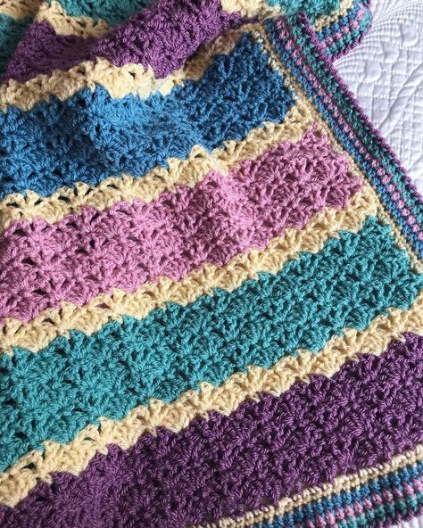 Shell Blanket Crochet, Shell Stitch Blanket, Crochet Quilt Pattern, Easy Beginner Crochet Patterns, Modern Baby Blanket, Treble Crochet, Stitch Blanket, Crochet Stitches For Blankets, Crochet Blanket Pattern