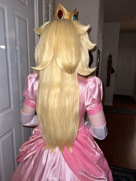 Princess Peach Hair Tutorial, Princess Peach Photoshoot, Princess Peach Wig Tutorial, Princess Peach Hairstyle, Princess Peach Wedding Dress, Princess Peach Wig, Princess Peach Makeup, Princesa Peach Cosplay, Peach Wig