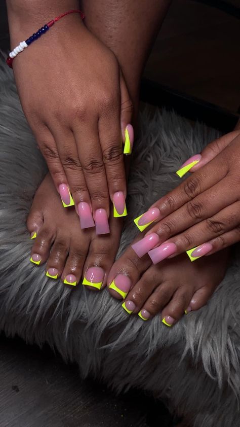 Toes French Tip, Neon Toe Nails, Gel Toe Nails, Acrylic Toes, Acrylic Toe Nails, Spring Nail Trends, Hard Nails, Duck Nails, Lace Nails