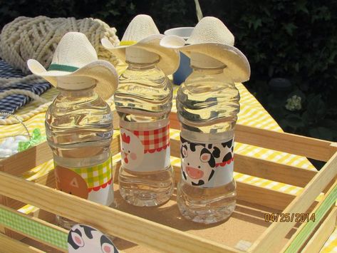 rec & rewind: El cumpleaños de granja mas espectacular Rodeo Birthday Parties, Farm Themed Party, Wild West Party, Farm Theme Birthday, Farm Animals Birthday Party, Farm Themed Birthday Party, Cowboy Birthday Party, Barn Parties, Rodeo Birthday